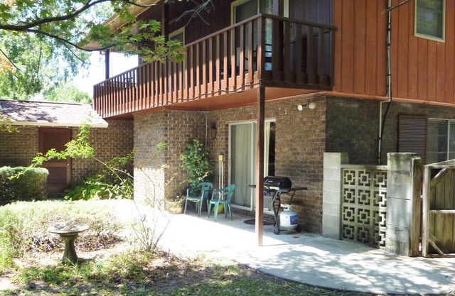 ARIEL EAST DUPLEX 3 bedrooms, 2.5 bathrooms