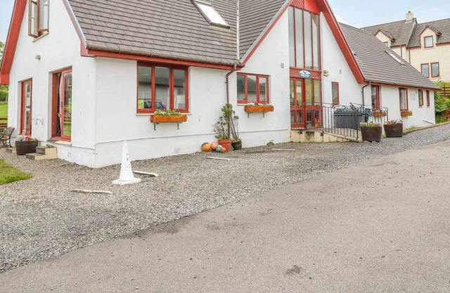 ARLE LODGE, family friendly, with a garden in Salen, Isle Of Mull