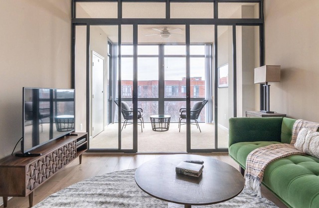 Arlington 1BR Corporate Rental w/ Concierge + Gym
