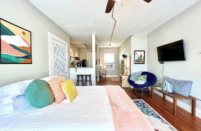 Art+Music+Entertainment+PetsOK+Downtown+Cozy