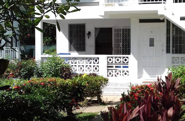 Art Studio 2 is set in lovely gardens,35 yards from the beach