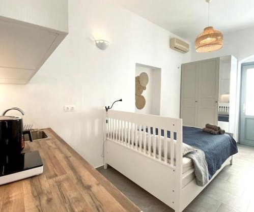 Artemonas Beige Escape