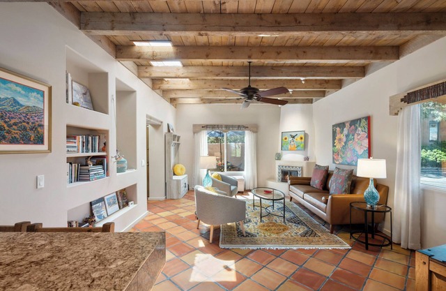 Artesano - Courtyard, Fireplace, Walk to Plaza