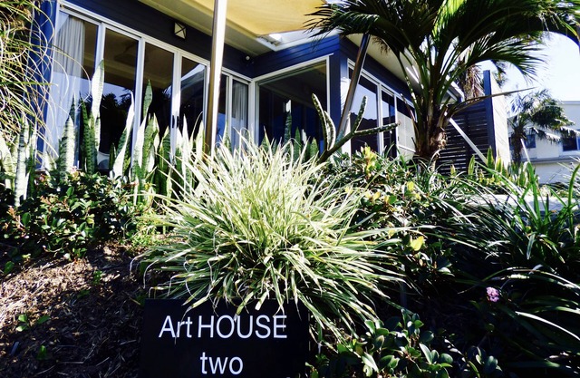 ArtHOUSE Beachfront Accommodation