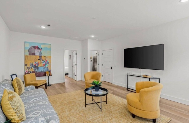 Artistic 1BR Near Crystal Bridges & Trails