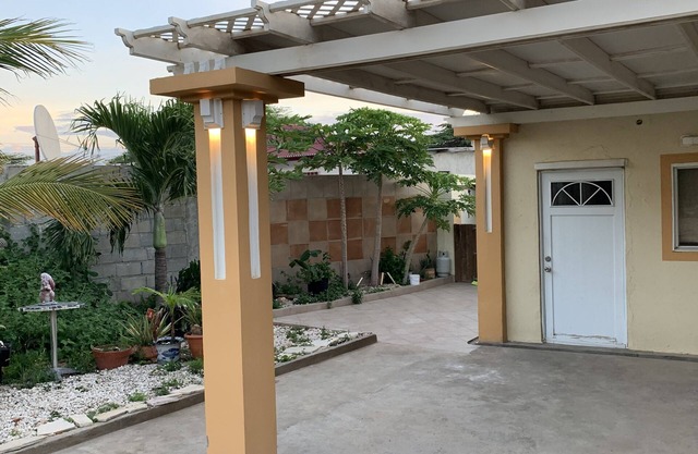 Aruba cozy studio apt with warm water plus rentacar optional close to beach