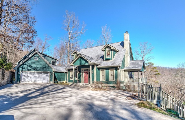 Asheville-Million Dollar Views, Hot Tub, Theatre Room, Billiards, Sleeps 16