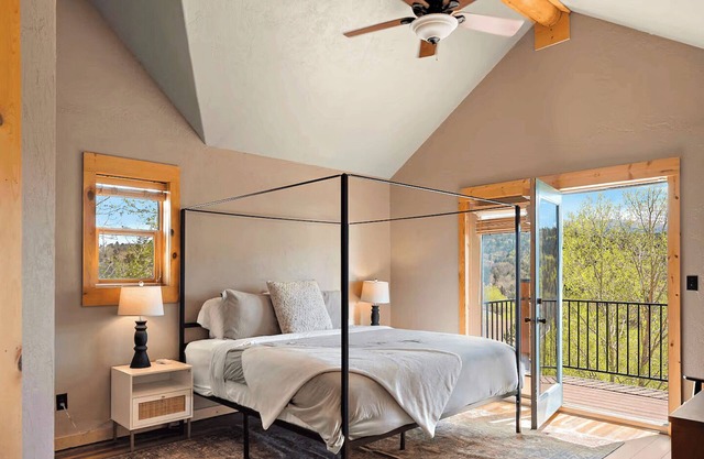 ★ Aspen + Mtn Views ★ Hot Tub + Pool Table + Bar