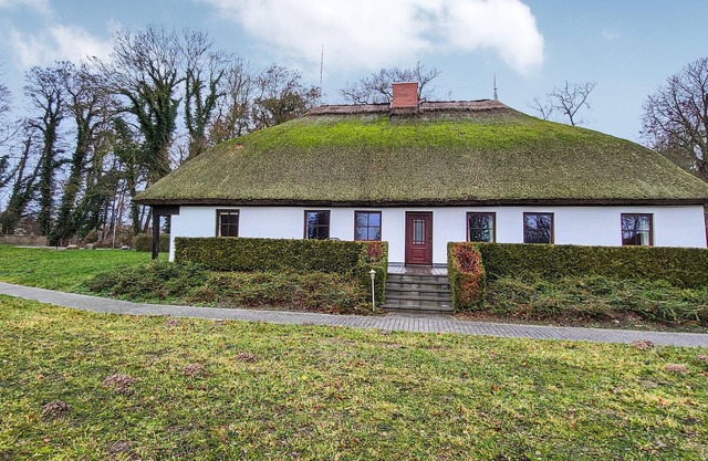 At Haussee, this beautiful vacation apartment in a traditional thatched house welcomes you.