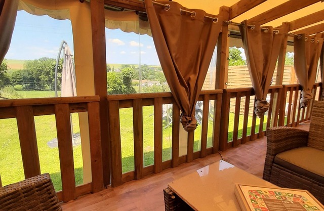 At Petit Coin Tranquille, mobile home with SPA on private land, pets ok