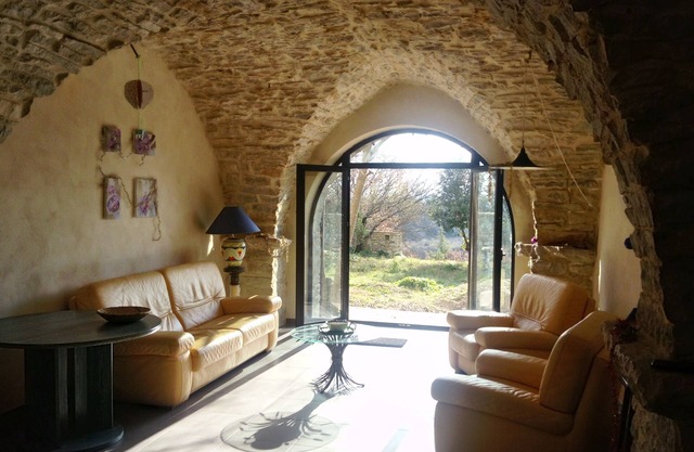 At the gates of the Cevennes, renovated stone house, very quiet, private land