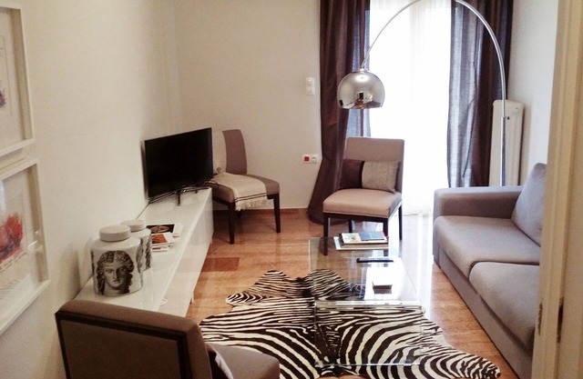 Atenéo, a modern flat downtown Athens! AMA 00000054917