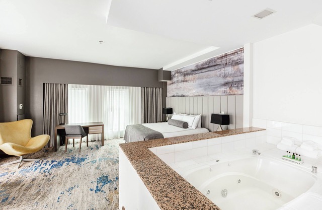 Atheneum Suite Hotel