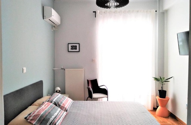 Athens Pangrati modern apt 10min to metro