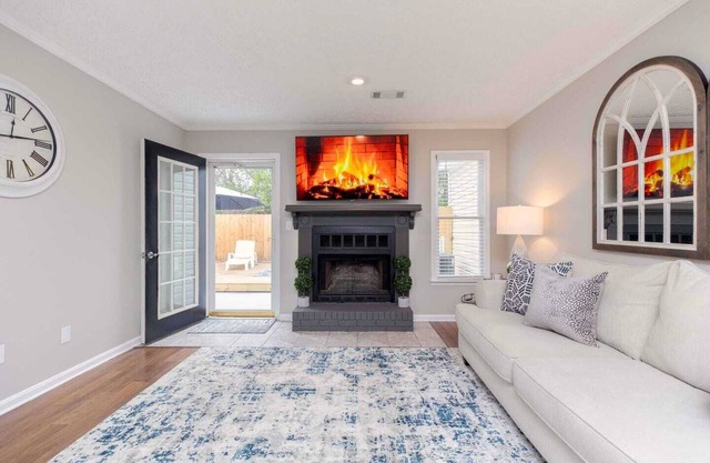 AtHome+1 | 2BR Townhouse | Pet Friendly