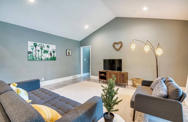 Atlanta Vacation Rental w/Deck: 4 Mi to Downtown!
