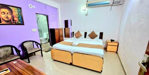 Atlas Inn Stay Near IGI Airport T3