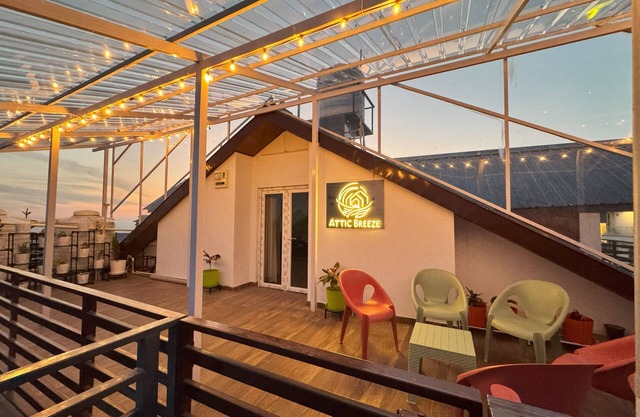 Attic Breeze 2BR -Mountain Villa