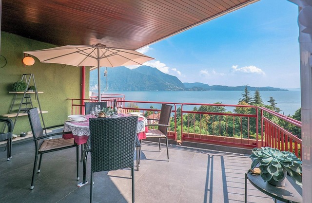 Attractive 3½-room apartment with 2 balconies, pool and dream view