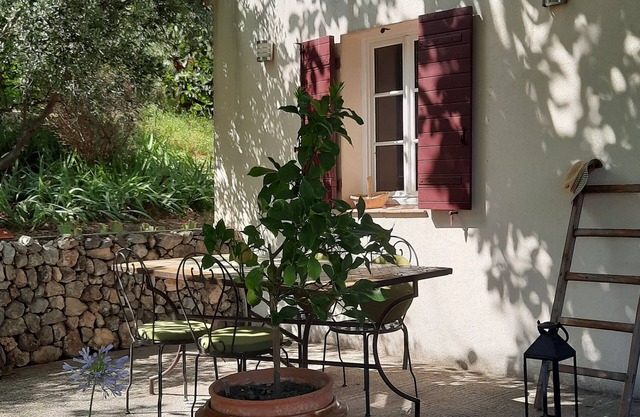 attractive country house in the heart of the Massif du Garlaban stunning .Vue