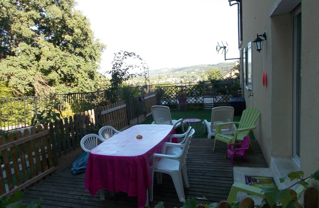 Au calme avec terrasse sur les hauteurs de Terrasson.