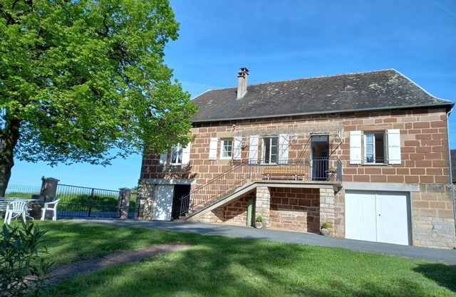 Au Sud-ouest de Brive Joli Gîte 8 Personnes à Deux pas de la Dordogne et du Lot