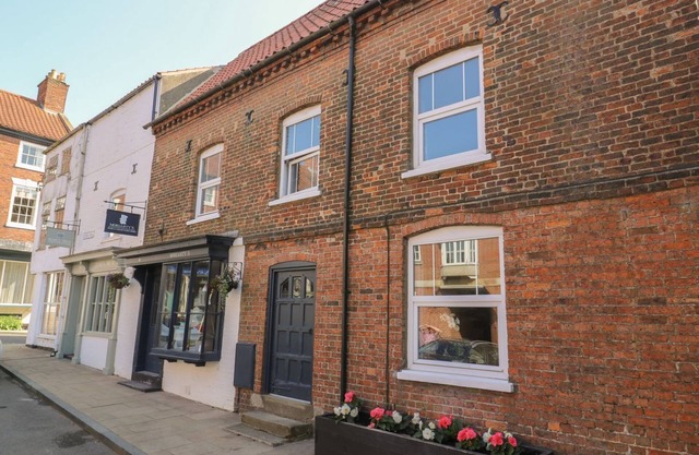 AUDLEBY, family friendly, character holiday cottage in Caistor