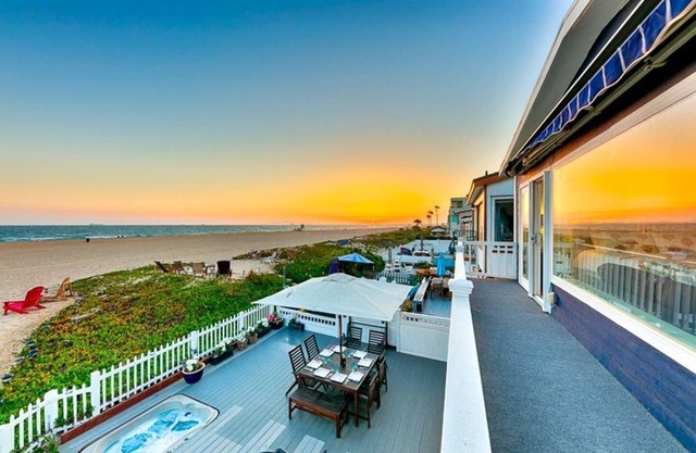 August 10% OFF - Waterfront Beach Home w/Amazing Views, Jacuzzi + Deck