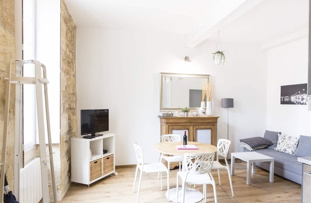 Augustins, nice apartment with parking at 300 meters in the city center