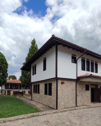 Aura house
