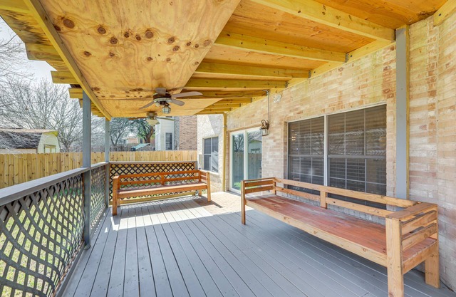 Austin Home w/Deck - 9 Mi to Zilker Park!