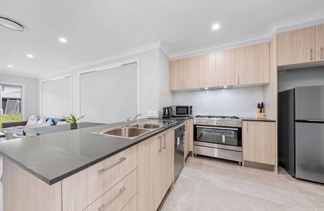 Austral Brand New 3Br House with WiFi & Parking