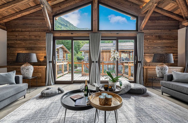 Authentic Chalet with Sauna, Near St. Martin, Sleeps 10, Quality Rating 5 Gold Snowflakes