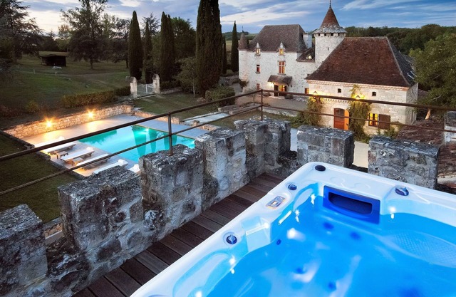 Authentic chateau near Agen with sauna