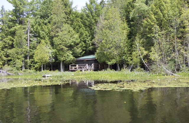 Authentic Adirondack Waterfront Cabin, Pet Friendly 2 bedroom 1 bath