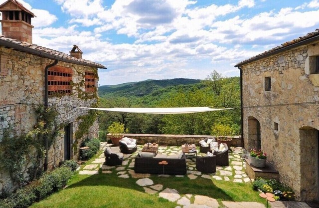 Authentic and Exclusive Tuscan Villa for an Idyllic Vacation in Chianti