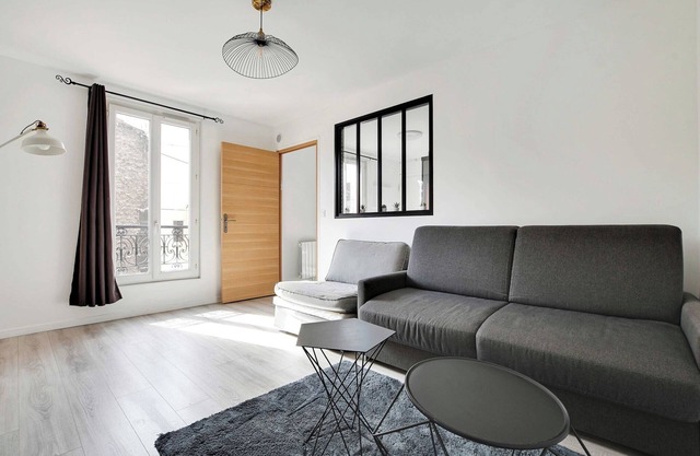 Authentic apartment - 1BR/5P - La Villette
