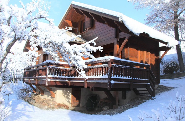 Authentic chalet in the heart of Serre Chevalier, 300m from the slopes