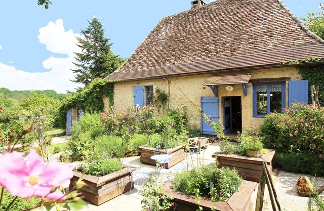 authentic rural house of Perigord, charm, calm and comfort 4 *