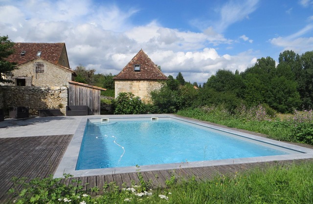 Authentic Tour with swimming pool, Périgord, Dordogne.