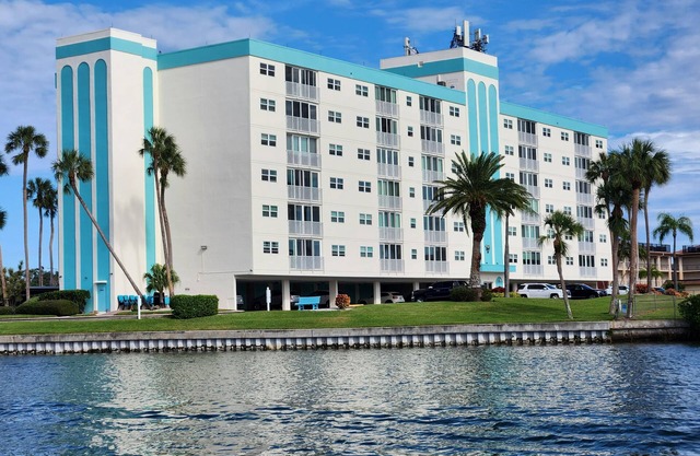 Avail 25-26 season due to recent cancelation! Best Priced 2/2 Waterfront Condo.