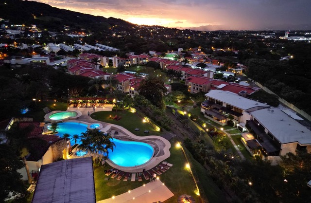 AVALON COUNTRY CLUB APARTMENT, SANTA ANA, COSTA RICA.