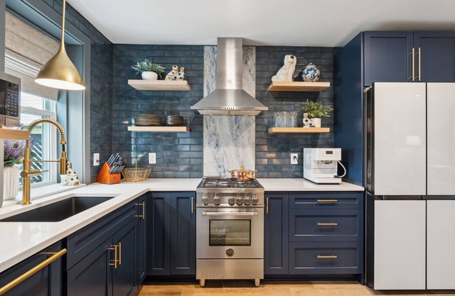 Award Winning Luxury Carriage House a short stroll from town!