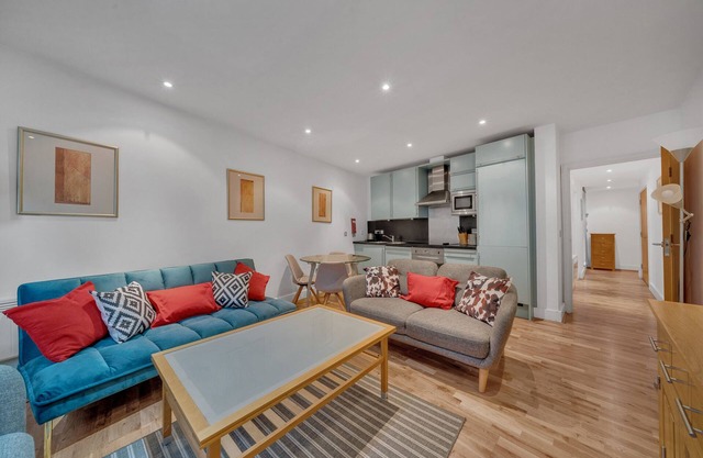 Awesome 1 Bed Apartment Tower Hill