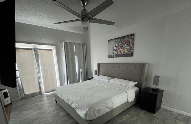 Awesome 3 Bed 2 Bath condo in Trendy Midtown!
