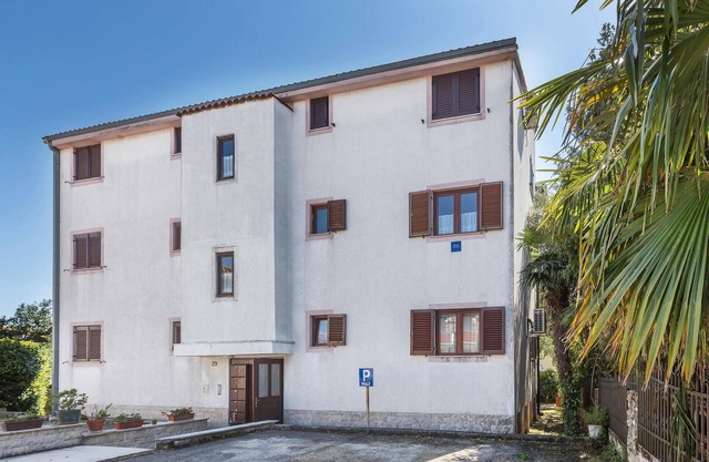 Awesome apartment in Funtana with WiFi