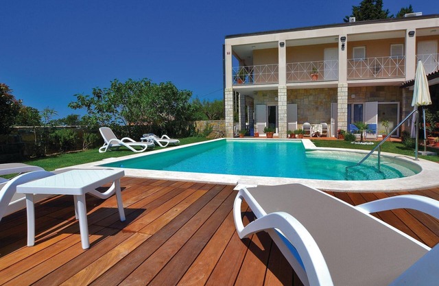 Awesome apartment in Izola with WiFi