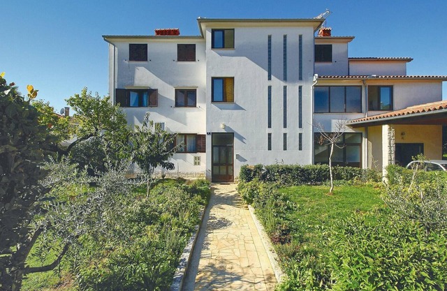 Awesome apartment in Porec with kitchen