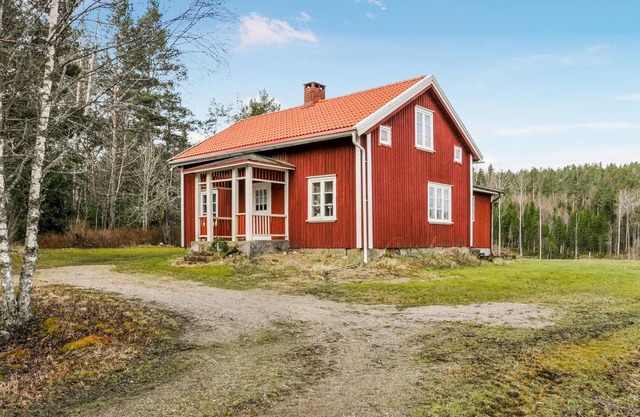 Awesome home in årjäng with sauna