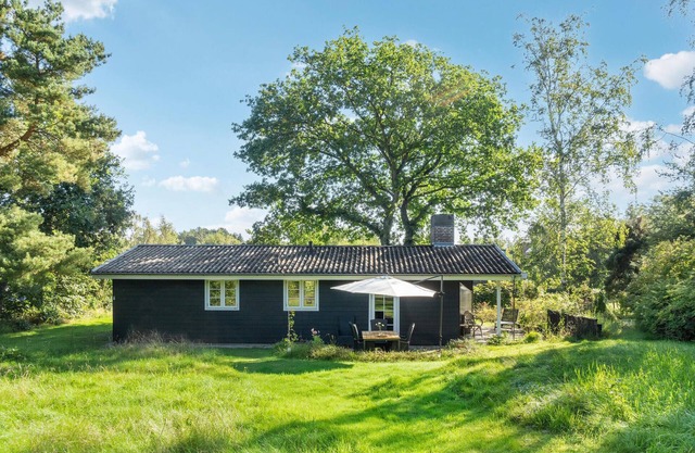 Awesome home in Allingåbro with kitchen